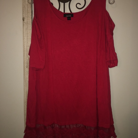 Red cold shoulder top - Picture 1 of 1